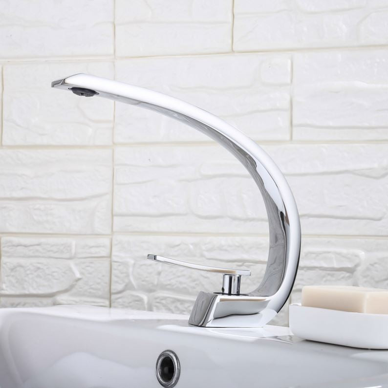 Robinet de salle de bain en laiton – design courbé luxueux