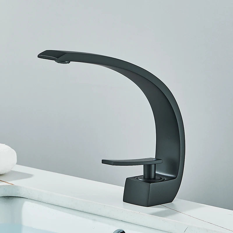 Robinet de salle de bain en laiton – design courbé luxueux