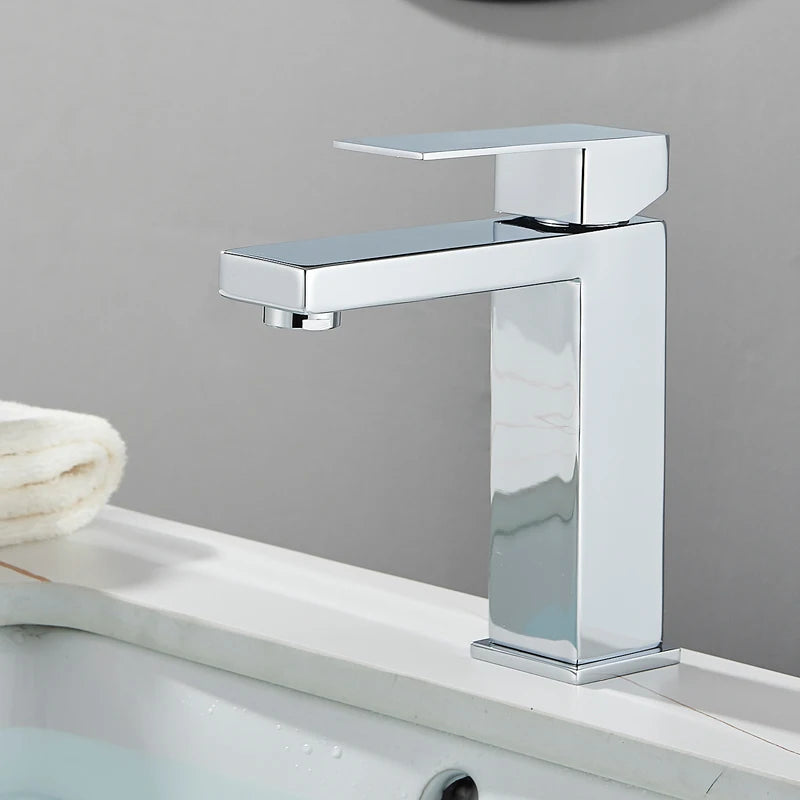Robinet de salle de bain moderne en inox – versions courte et haute