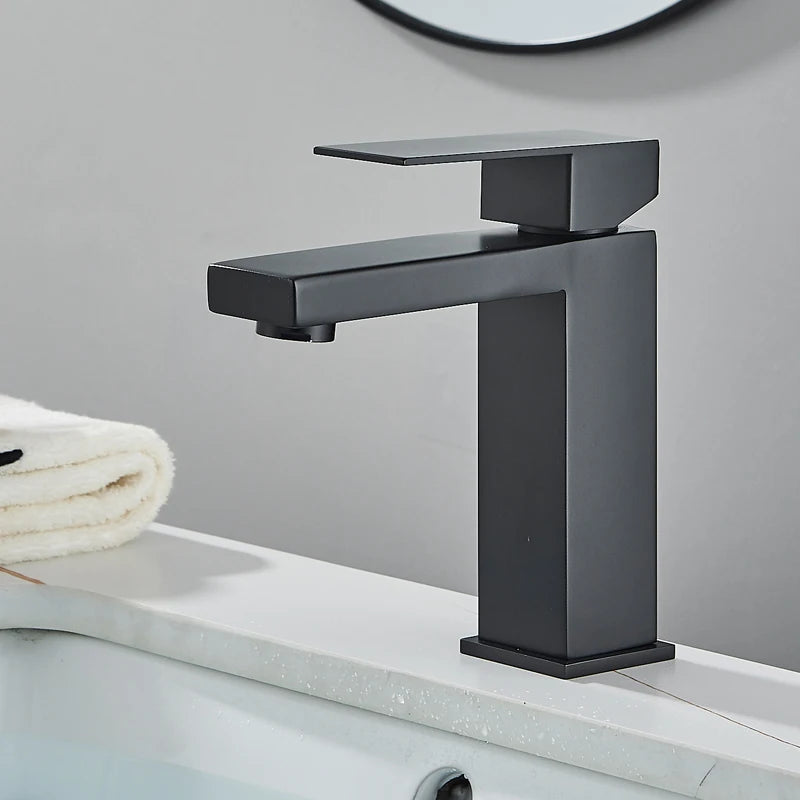 Robinet de salle de bain moderne en inox – versions courte et haute