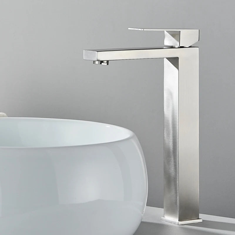Robinet de salle de bain moderne en inox – versions courte et haute