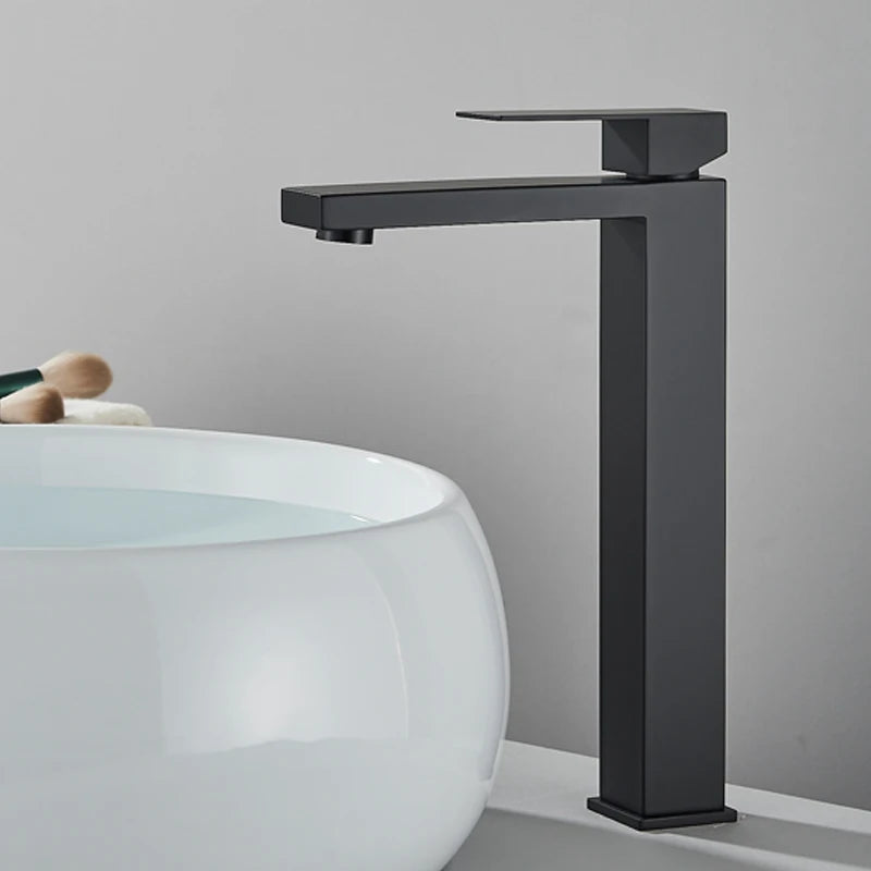 Robinet de salle de bain moderne en inox – versions courte et haute