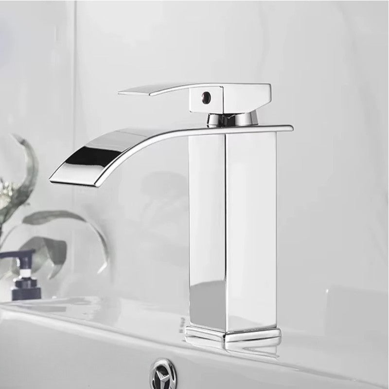 Robinet de salle de bain cascade inox – design moderne et durable