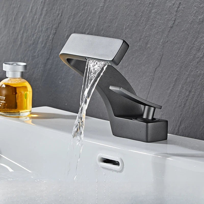 Robinet de salle de bain en laiton – Cascade moderne à poignée unique - Fluens