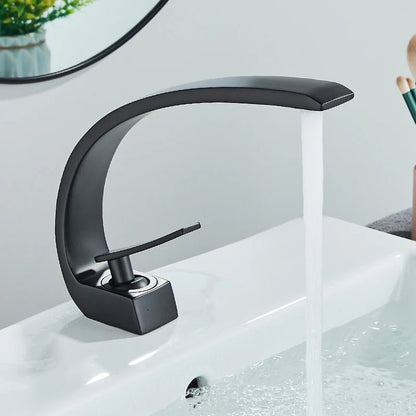 Robinet de salle de bain en laiton – design courbé luxueux - Fluens