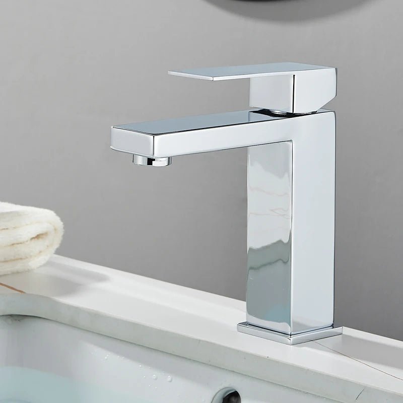 Robinet de salle de bain moderne en inox – versions courte et haute - Fluens