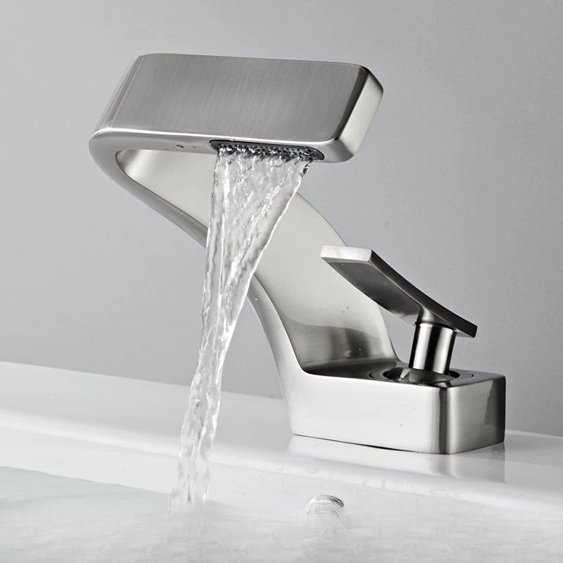 Robinet de salle de bain en laiton – Cascade moderne à poignée unique